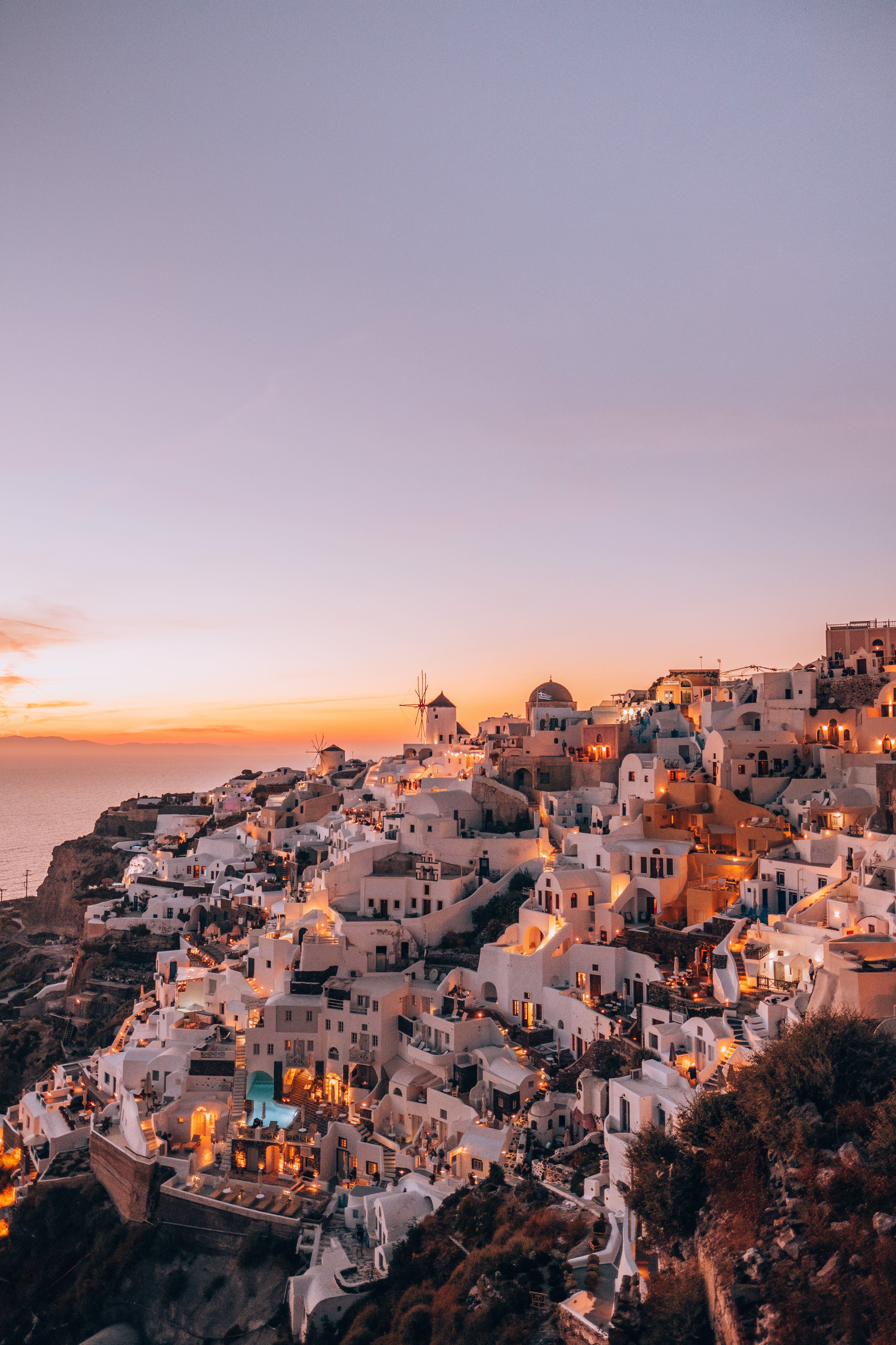 beautiful instagrammable spot in santorini during sunset