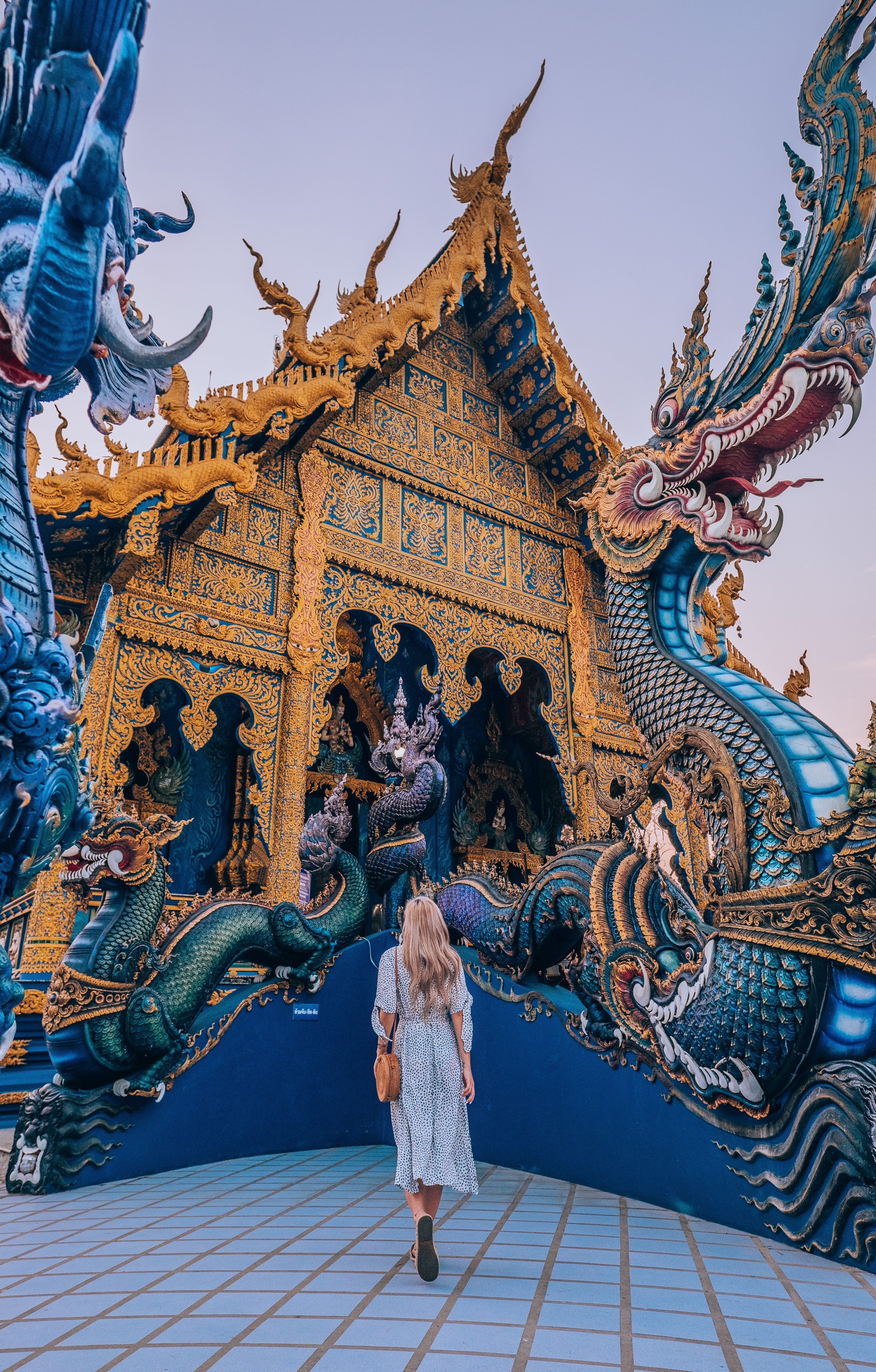 blue temple chiang rai thailand